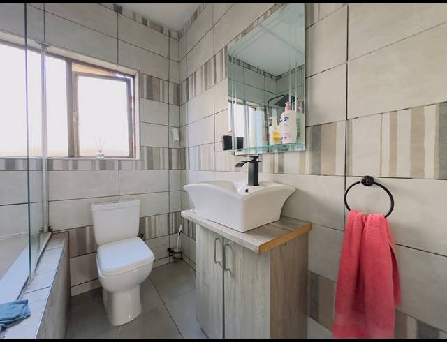 2 BEDROOM TOWNHOUSE FOR SALE IN MONDEOR